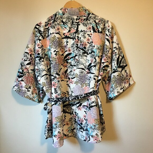 Sakura Blossom Mini Kimono Robe With Pockets - Picture 3 of 16